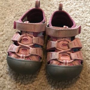 Keen little girl Sz 7 pink sandal